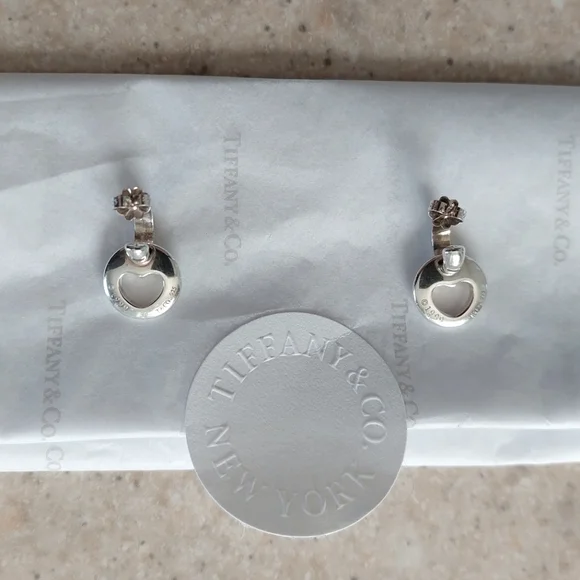 Tiffany & Co. 1999 Heart Cutout silver earrings - Picture 7 of 7